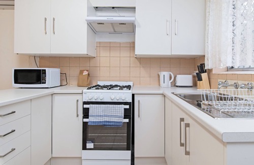 Salisbury Apartamento | Affordable 2-Bedroom Stay - Steps from Parabanks Shopping