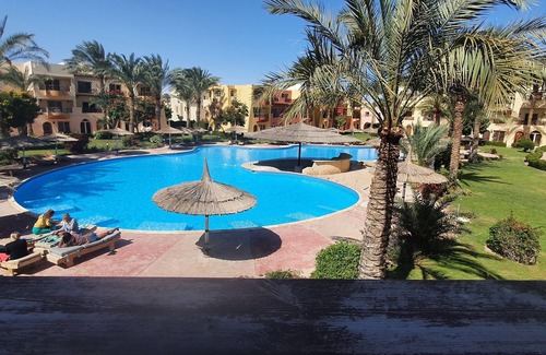 Sharm El Sheikh Chalet De Esquí | Apartamento nuevo de 2 dormitorios, viene con piscina privada y gratis a la playa
