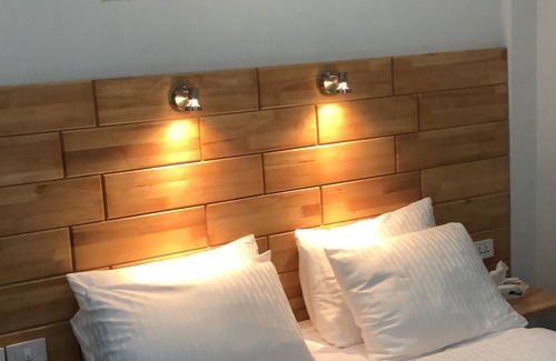 Monrovia Hotel | Afrilodge