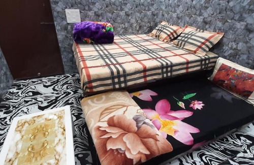 Lajpat Nagar Apartamento | Aggarwal hotels & guest houses lajpat nagar luxury stay in independent flats with attached kitchen washroom and balcony cal 92121 ,74700