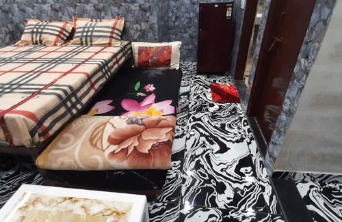 Lajpat Nagar Apartamento | Aggarwal hotels & guest houses lajpat nagar luxury stay in independent flats with attached kitchen washroom and balcony cal 92121 ,74700