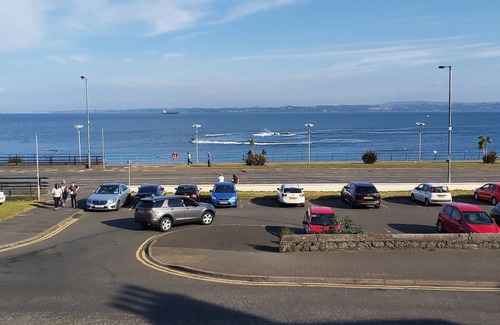 Carrickfergus Apartamento | Ahoy2 es un precioso apartamento de 15 minutos de Belfast, con vistas al mar. Wi-Fi gratis