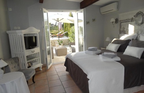 Aigues-Mortes Cama Y Desayuno | AIGUES MARINES