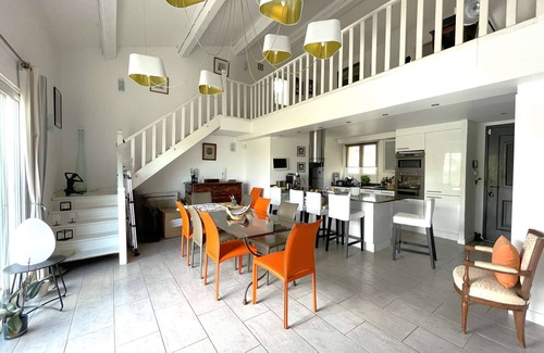 La Londe-les-Maures Casa | Air-conditioned Villa for 8 Guests with pool in the Domaine de Valcros