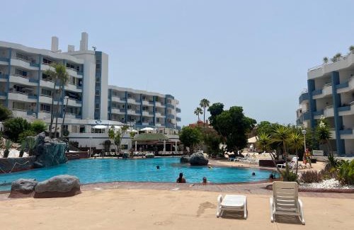 San Miguel de Abona Apartamento | Air conditioning, private parking and fully equipped Kitchen in hotel room in Golf del Sur, Tenerife
