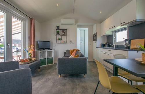 Municipality of Stichtse Vecht Alquiler De Eote | Air-conditioned chalet on the Loosdrecht lakes