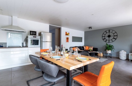 Saint-Restitut Villa | Villa Roche balnche, private pool and enclosed garden