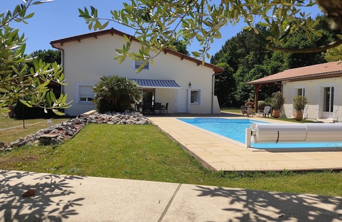 Biganos Villa | Air-conditioned villa in a quiet area on the edge of a forest, rated 4*.