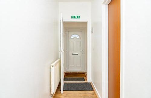 Newbridge Apartamento | Airport Home, Free Parking, Sleeps 6, Near City