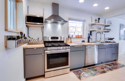 Maple City Casa | Airy Fake Rock Guesthouse in Leelanau County