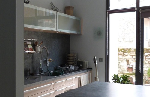 Peynier Casa | Casa rural, cerca de Aix en Provence, con terraza soleada y fuente al aire libre