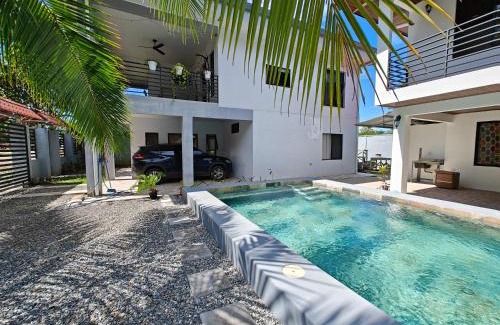 Uvita Hotel | AJ House & Suites
