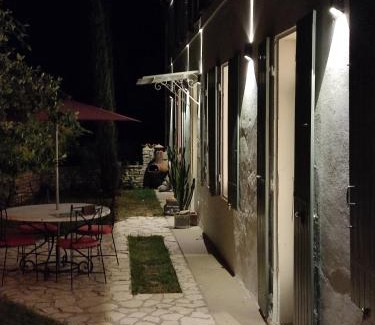 Asnieres-la-Giraud Cama Y Desayuno | Akvarelo