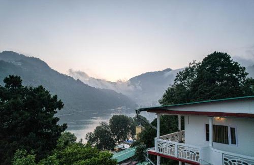 Mallital Villa | Alaya Stays Headingly Suites Lake-Facing 2 BHK Retreat Just Above Mall Road