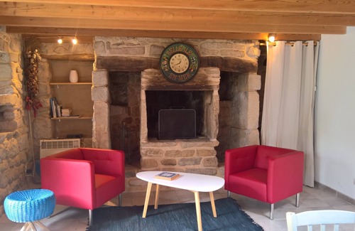 Poulgoazec Casa | ALBATROS HOUSE - Typical charming Breton penty, walking distance to the beach