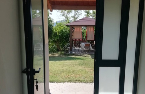 Cellino Attanasio Casa | Alcove room garden view