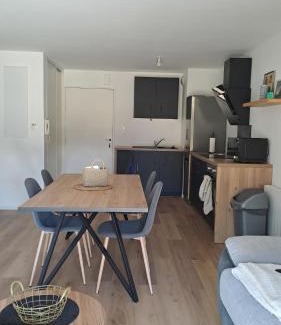 Miniac-Morvan Apartamento | Alexandre