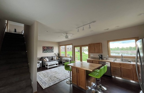 Dakota City Casa | Alien Point Riverfront home for a relaxing getaway