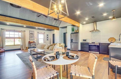 Perkinston Cabaña | 'All About the Buzz' Cottage w/ Patio & Yard!