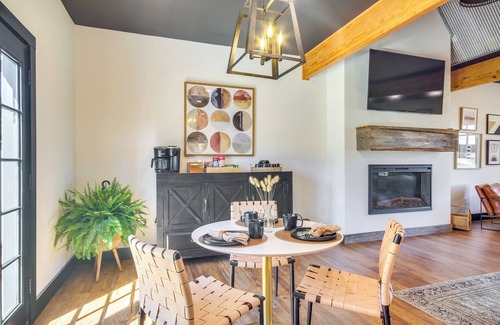 Perkinston Cabaña | 'All About the Buzz' Cottage w/ Patio & Yard!