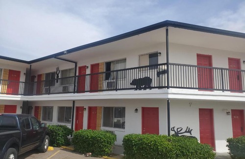 Tucumcari Hotel | Almara Inn
