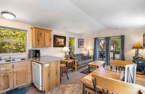 West Yellowstone Cabina | Alpine 1 - Cozy cabin home-base for adventures!