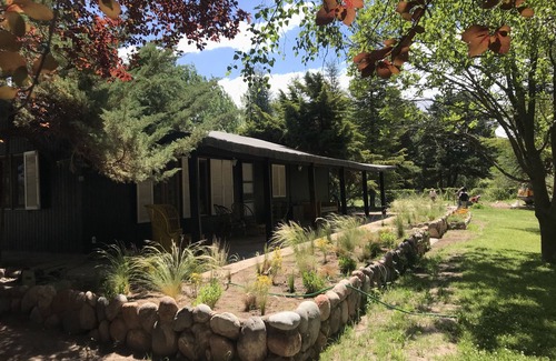 Departamento San Carlos Cabaña | Altamira Lodge una casa rural rodeada de viñedos.