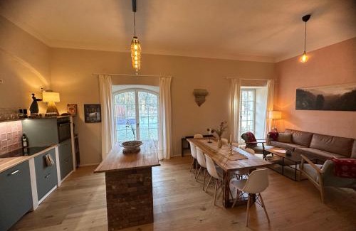 Pirna Apartamento | Alte Brennerei Schloss Zehista EG Rittersporn