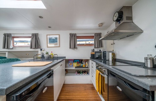 Tower Hill Apartamento | ALTIDO Graceful 2-bed Dutch barge near Tower Bridge