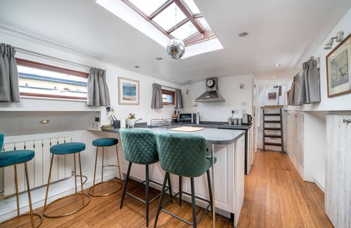 Tower Hill Apartamento | ALTIDO Graceful 2-bed Dutch barge near Tower Bridge