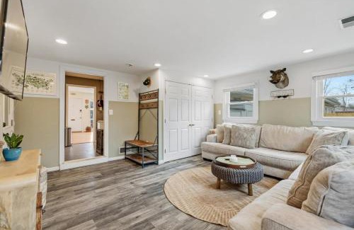 Belle Haven Casa | ALX Cape Cod 3-BR Near Old Town & Mount Vernon