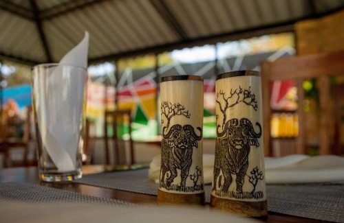 Victoria Falls Cabina | Amakhosi Hotel