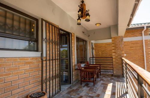 Victoria Falls Cabina | Amakhosi Hotel