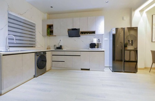 Remera Apartamento | Amaltas The View