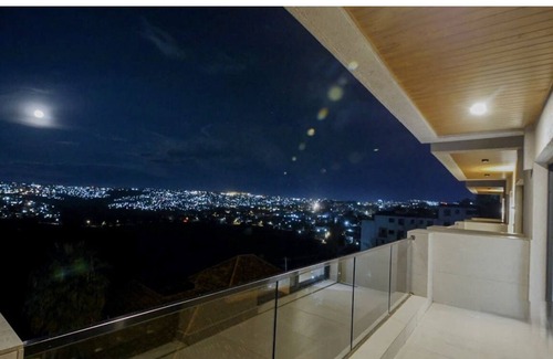 Remera Apartamento | Amaltas The View