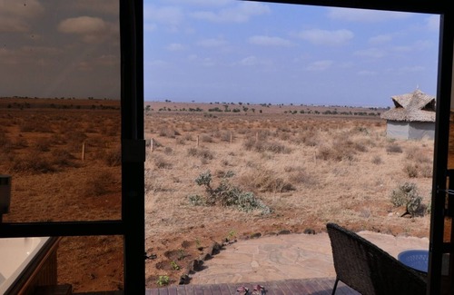 Amboseli Alquiler De RV | Amanya 2-rooms Lioness Family