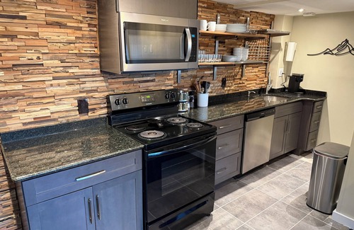 Snowshoe Condominio | Amazing 2 Bed/2 Bath Ski-In & Ski-Out with Night Skiing. Sleeps 7 comfortably