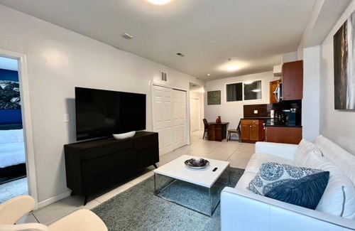 Chinatown Apartamento | Amazing 2Bd Apt with Prime Location! Steps from the Convention center