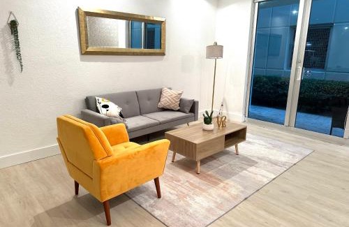 Hollywood South Central Beach Apartamento | Amazing beachfront condo at Tides on Hollywood Beach Luxury Resort