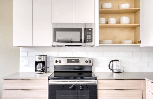 Southwest Berkeley Apartamento | Amazing Berkeley 1BR w/ Gym, W/D & Roof, near Highways, by Blueground