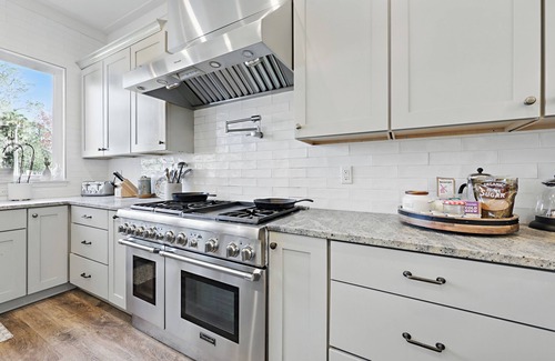 Palm Valley Casa | Amazing Coastal Farmhouse Retreat between Ocean & Intercoastal and close to TPC!