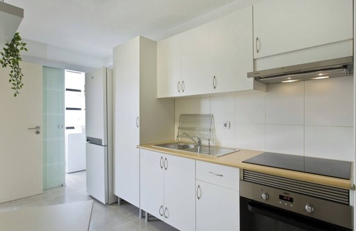 Leixões Apartamento | Sunny Cosy Flat w / Balcony by Host Wise