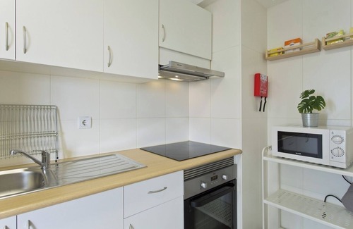 Leixões Apartamento | Sunny Cosy Flat w / Balcony by Host Wise