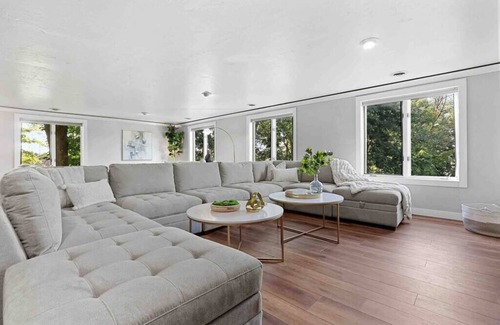 Allouez Casa | Cerca de la casa de cinco dormitorios Lambeau con piscina cubierta