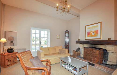 Thezan-des-Corbieres Casa | Amazing Home In Thézan-Des-Corbières