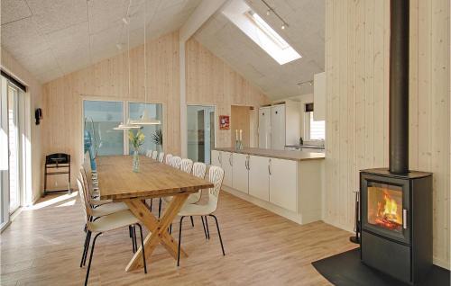 Fjellerup Strand Casa | Amazing Home In Glesborg With Sauna