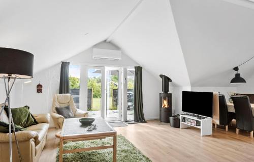 Gedesby Casa | Amazing Home In Gedser With Kitchen