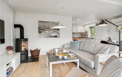 Hojslev Casa | Amazing Home In Højslev With Kitchen