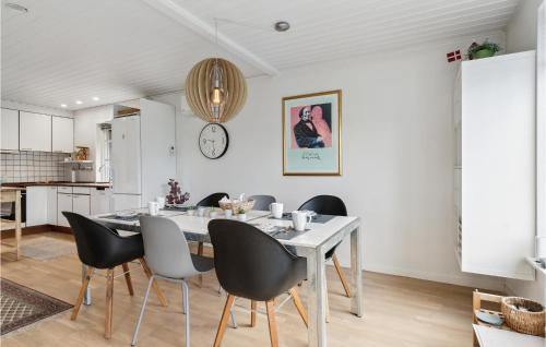 Hojslev Casa | Amazing Home In Højslev With Kitchen