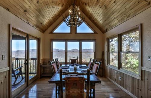 Mineral Bluff Casa | Amazing Mountain View - Outdoor Hot Tub, Pool Table + Outdoor Fireplace!